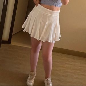 Forever 21 White Flounce A-Line Mini Skirt Size L, Worn Once Excellent Condition